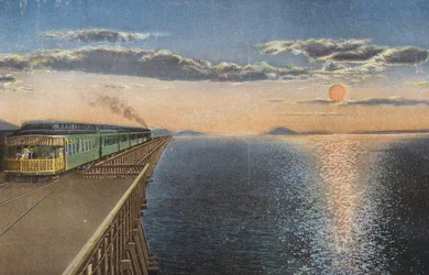 Oversteek van het Great Salt Lake bij zonsondergang (kleurenfoto)