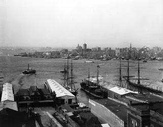 Panorama van de haven van New York, voor 1900