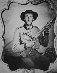 Onbekende soldaat van de Confederatie poseert in de studio van de fotograaf