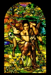 Een glas-in-lood en geplatineerd favrile glasraam, ca. 1895