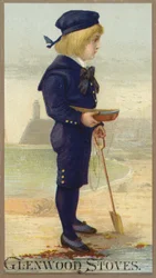 Jongen aan de kust met boot in handen