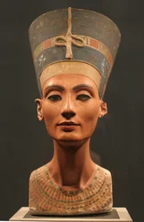 De buste van Nefertiti, ca. 1350 v.Chr.