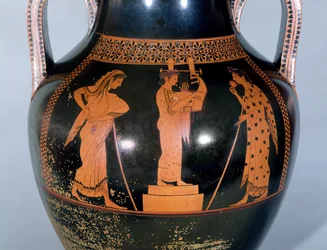 Attische roodfigurige amphora die een citharede toont tijdens een muziekcompetitie