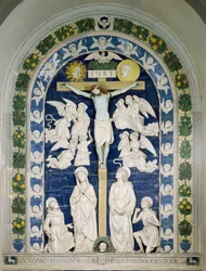 De kruisiging met Sint Franciscus van Assisi, Sint Johannes Evangelist en Sint Hiëronymus. Hoog reliëf keramiek door Andrea della Robbia rond 1481