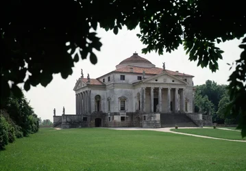 Uitzicht op de villa Almerico-Capra bekend als de Rotonda