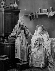 Meisjes in Russische kleding, c1870s-c1880s
