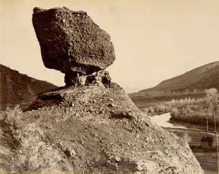 Sphinx of the Valley, uit The Great West Illustrated in a Series of Photographic Views across the Continent genomen langs de lijn van de Union Pacific Railroad West van Omaha, Nebraska door A.J. Russell, Volume I
