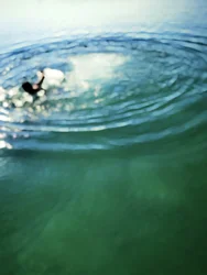 Surfer onder water