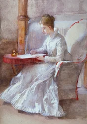Een vrouw in het wit schrijft aan een bureau