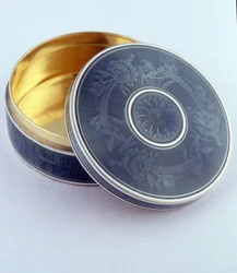 Emaille doos en guilloché goud zilver. ca. 1905. Aaron collectie. Parijs