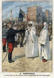 Generaal Hubert Lyautey (1854-1934) overhandigt het kruis van het Legioen van Eer aan de caid Thami El-Glaoui (1879-1956) en zijn broer in Marrakech, Marokko. Illustratie uit 