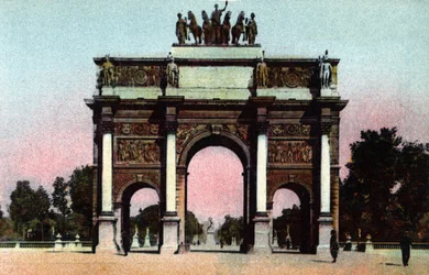 Parijs: uitzicht op de Arc de Triomphe du Carrousel
