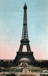 Parijs: uitzicht op de Eiffeltoren gebouwd tussen 1887 en 1889 door Gustave Eiffel (1832-1923). Foto van 1920 in 