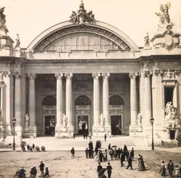 Wereldtentoonstelling van 1900 - Exposition Universelle de 1900 in Parijs: Entree van het Grand Palais - privécollectie