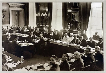 Tweede Ronde Tafel Conferentie - Mahatma Gandhi - Tweede Ronde Tafel Conferentie in Londen, Anoniem. Zilvergelatinefotografie