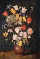 Boeket Bloemen in een Aardewerken Vaas