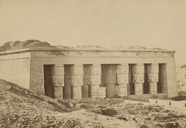 Dendera: Façade
