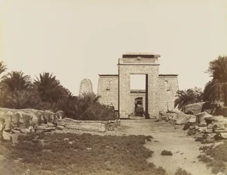 Karnak Sfinxen en de Pylon van Ptolemaeus