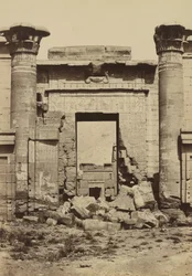 Medinet Habu: Romeinse Kolommen