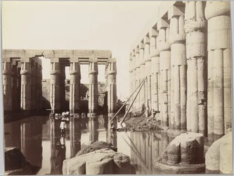 Tempel van Luxor, Uitzicht op de Hof van Amenhotep III