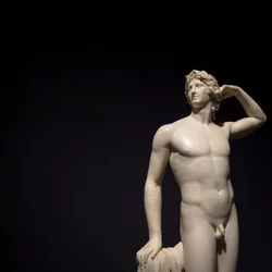 De oude sculptuur Apollo die zichzelf kroont - 1782 - Antonio Canova