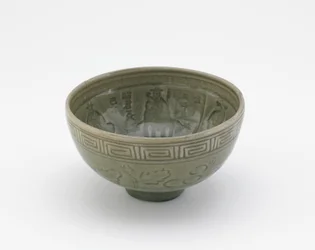 Serveerschaal in stijl van Longquan aardewerk, vroege 19e eeuw