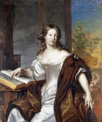 Portret van een dame, zittend driekwart lengte, in een witte jurk en bontgevoerde cape