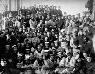 De bemanning van de eersteklas kruiser, HMS Imperieuse, 1896
