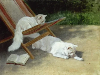 Twee witte Perzische katten met een lieveheersbeestje bij een ligstoel