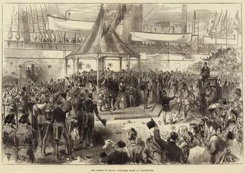 De Prins van Wales verwelkomd thuis in Portsmouth