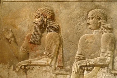 Detail van Sargon II en bewaker (reliëf uit het paleis van koning Sargon)