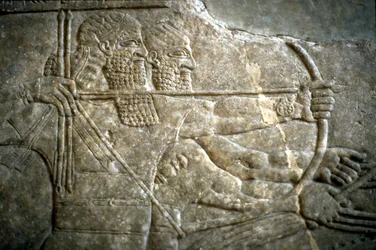 Koning Ashurnasirpal II tijdens een koninklijke leeuwenjacht, 650-620 v.Chr.