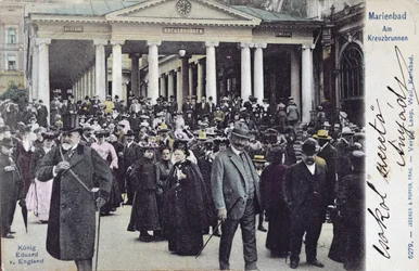 Ansichtkaart die koning Edward VII (1841-1910) toont die de spa van Marienbad bezoekt, c.1905