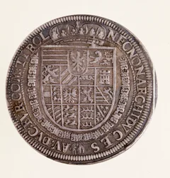 Zilveren munt (daalder) uit Tirol: regering van keizer Rudolf II (Rodolphe II) (1552-1612). Diameter 4 cm, Napels, Nationaal Archeologisch Museum