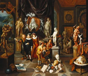 Een elegant paar bezoekt een beeldengalerij, met een kunstenaar die schetst en een beeldhouwer aan het werk