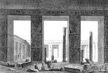 Binnenaanzicht van de peristijl van het paleis, Medynet-Abon, Thebe, plaat 14 uit Vol II van `Beschrijvingen van Egypte`, gegraveerd door Reville, gepubliceerd onder de orders van Napoleon
