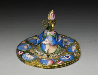 Dekselkom, schotel en lepel met astrologische decoratie, begin 19e eeuw