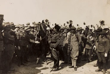 Benito Mussolini met zijn fascisten en Italo Balbo in Libië in Tripoli