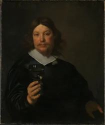 Man met een glas wijn