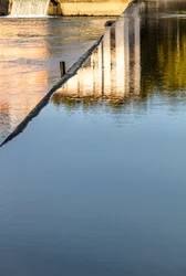 Chaussée du Bazacle, stuwdam in de Garonne, Toulouse, Haute-Garone (foto)