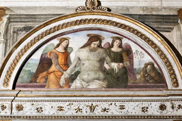 De dode Christus ondersteund door twee engelen - Fresco door Pinturicchio (Bernardino di Betto) (1454-1513) 1484-1492 Rome, Basiliek van Santa Maria del Popolo (Kerk van Santa Maria del Popolo), Kapel Basso della Rovere, Italië