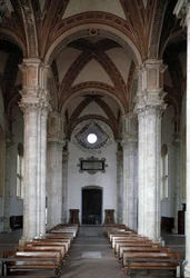 Interieur van de kerk van Pienza