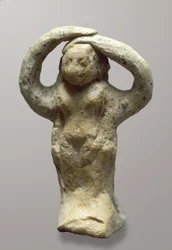Beeldje van een rouwende, uit Azor, Israël (klei)
