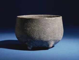 Kom met ingesneden decoratie die herten afbeeldt, uit Los Millares, Spanje, Kopertijdperk, ca. 2000 v.Chr.
