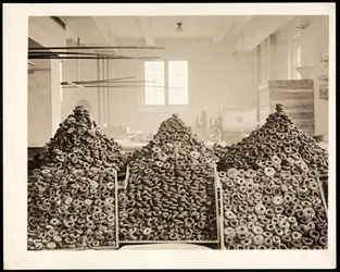 Bakken met donuts voor het Leger des Heils in het Hotel Commodore, 1919
