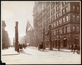 Versieringen voor de Dewey Parade in het Waldorf Astoria Hotel, 33rd Street en 5th Avenue, New York, 1899