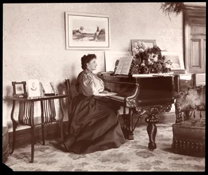 Madame Frances Saville Thuis, 1895