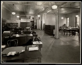 Hoofdkantoor van de Carolyn Laundry op 111 East 129th Street, East Harlem, New York, 1929