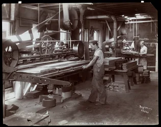 Mannen aan het werk in de Hardman, Peck und Co. pianofabriek, New York, 1907