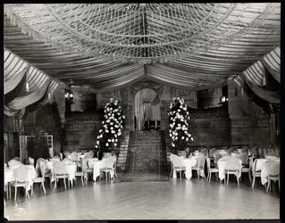 Ontvangstruimte in het Ritz-Carlton Hotel, 1915 of 1916
